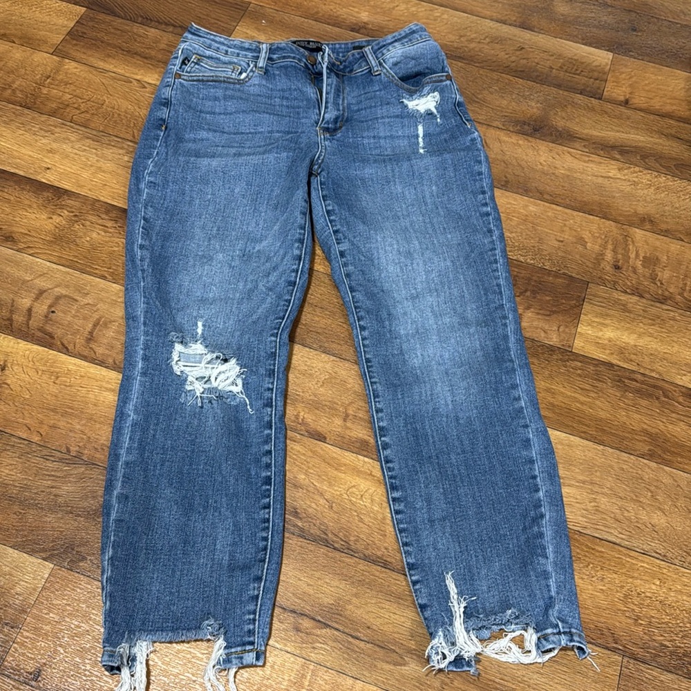 JUDY BLUE DISTRESSED JEANS